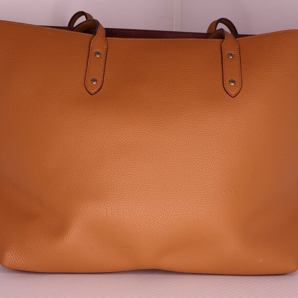 COACH Town Tote. In good condition. - Picture 2 of 3